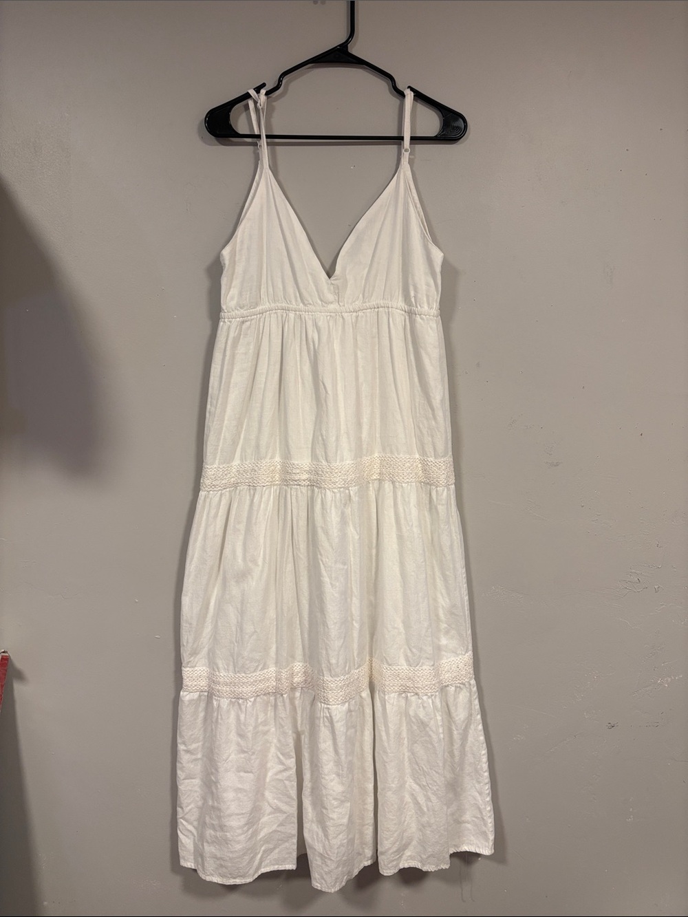 Classic White V-Neck Spaghetti-Strap Maxi Dress